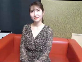 亚洲12P【无套爆操】极品身材人妻，骚穴被操红肿，内射在里面